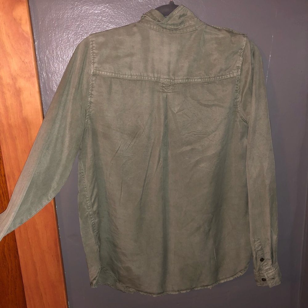 Green button up - Picture 4 of 4